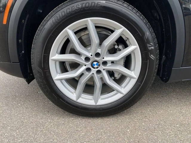 Used 2019 Black BMW xDrive40i image 10