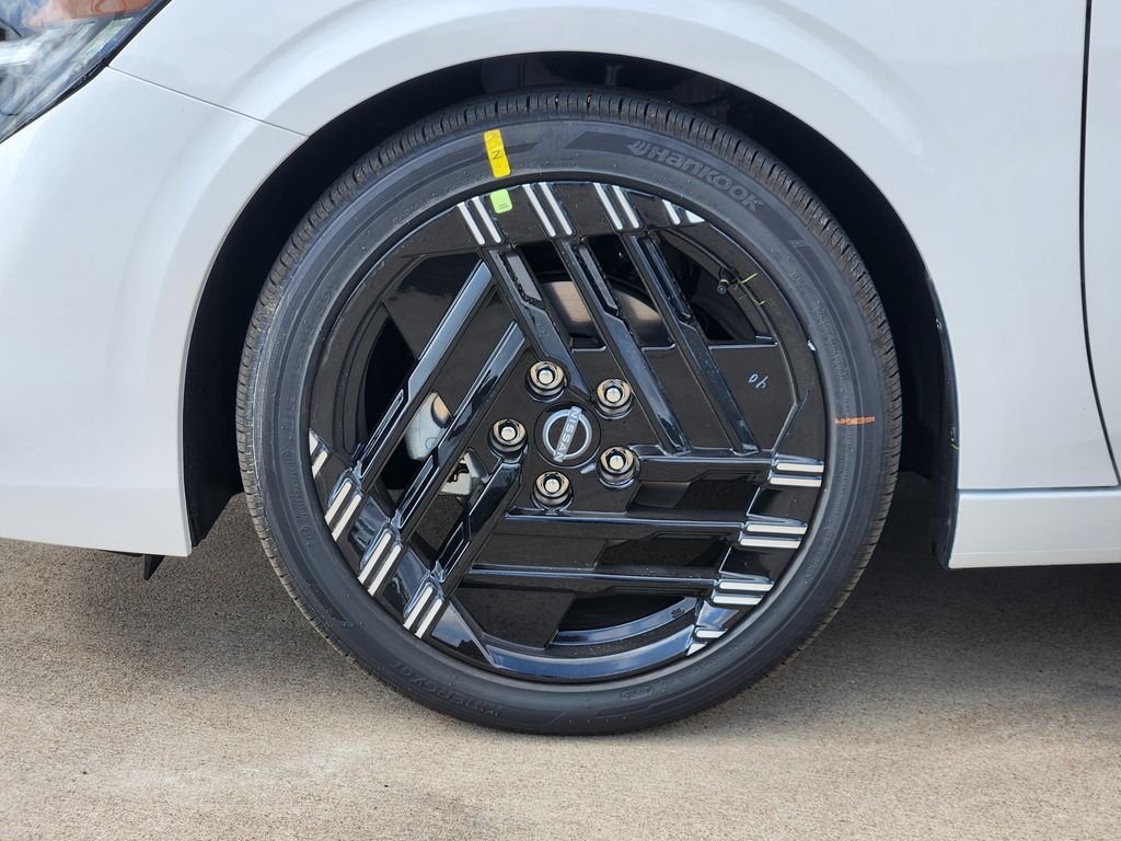 New 2026 Aspen White TriCoat / Super Black Two-tone Nissan SR image 10