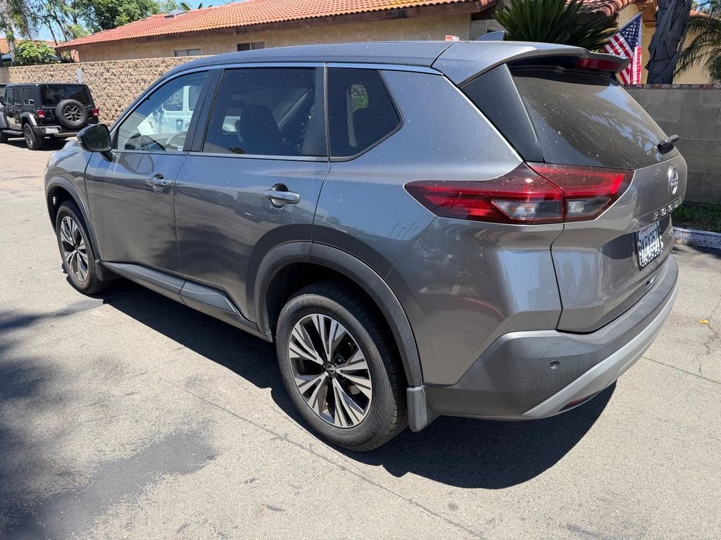 Used 2023 Gray Nissan SV image 9