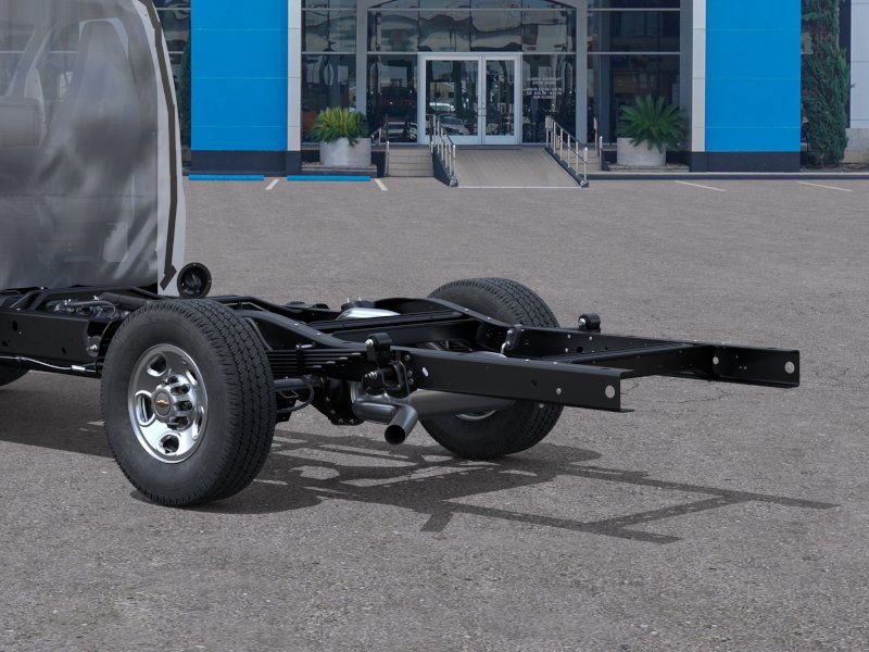 New 2025 Summit White Chevrolet 1WT image 11