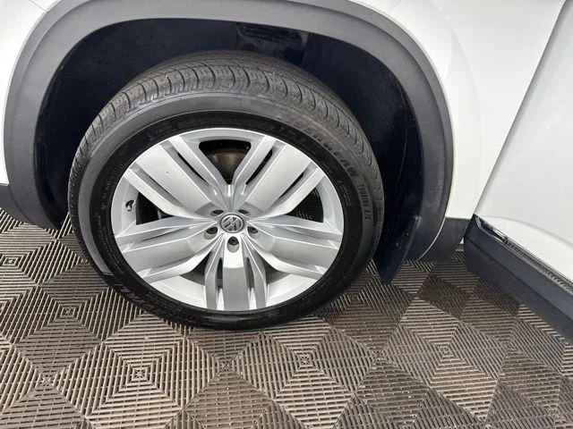 Used 2019 White Volkswagen SEL Premium image 29