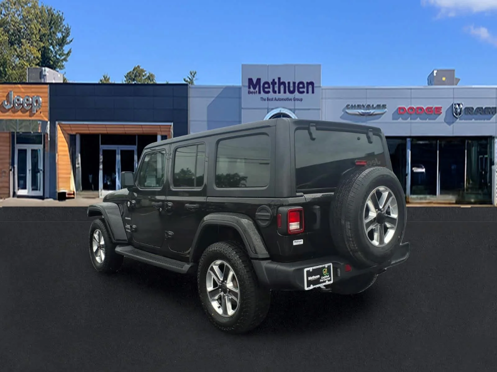Used 2020 Black Clearcoat Jeep Sahara image 7