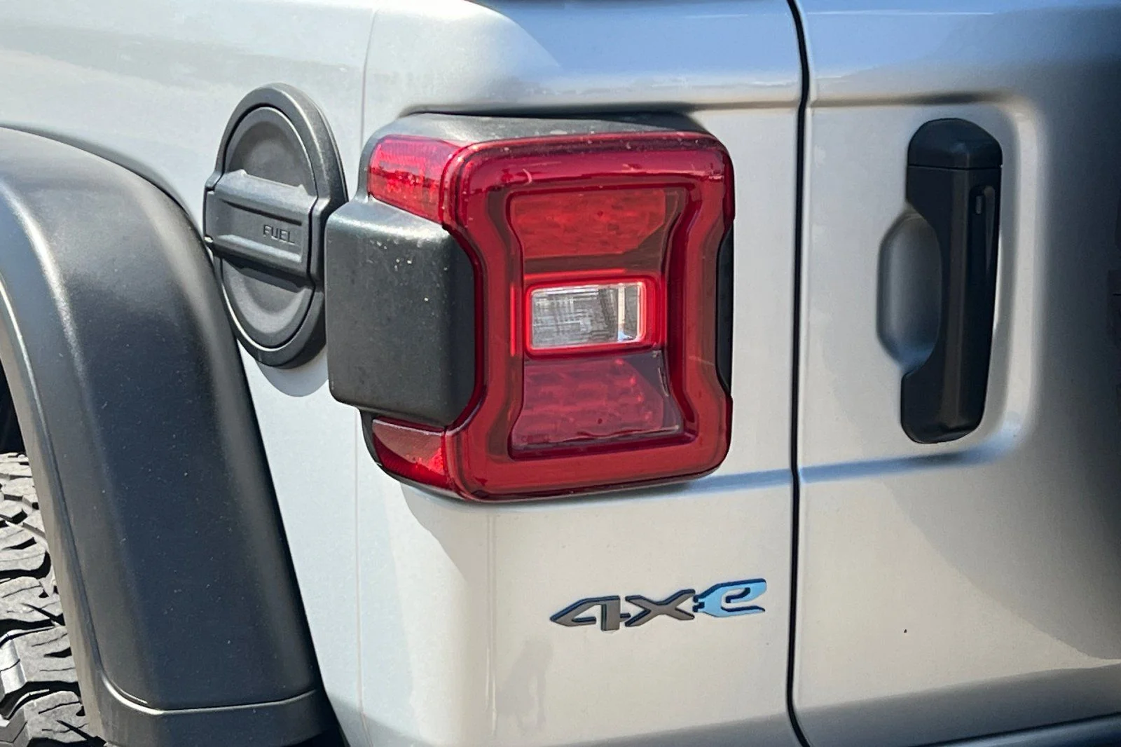 Used 2023 Silver Jeep Rubicon 4xe image 28