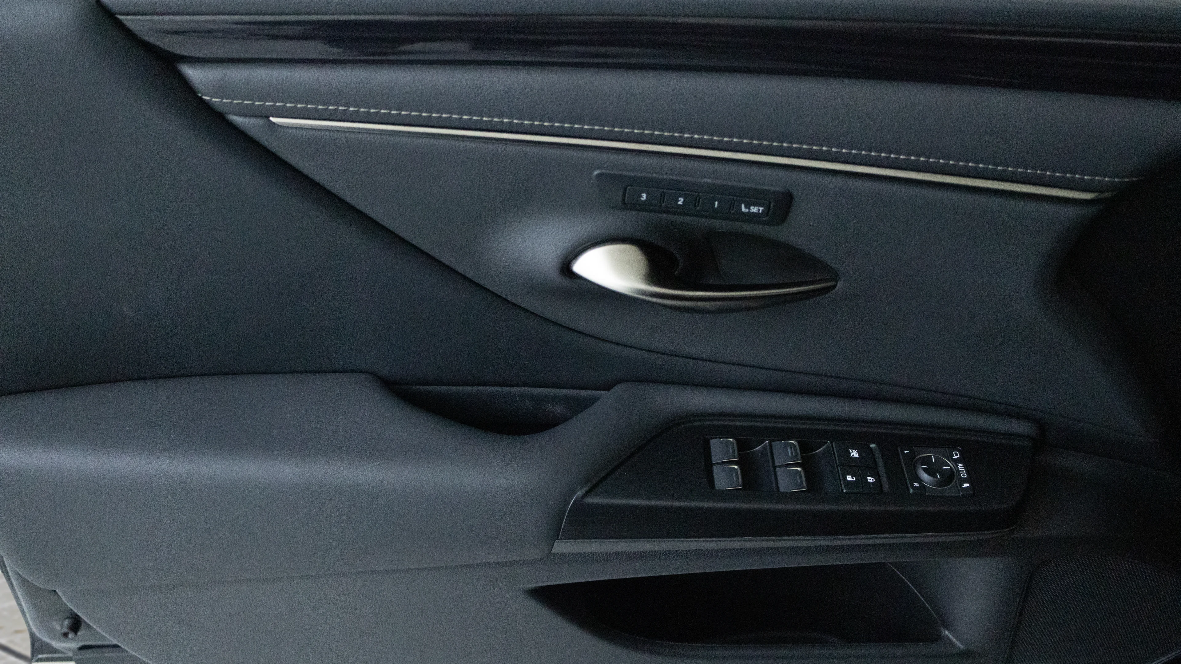 Used 2021 Black Lexus ES 250 image 23