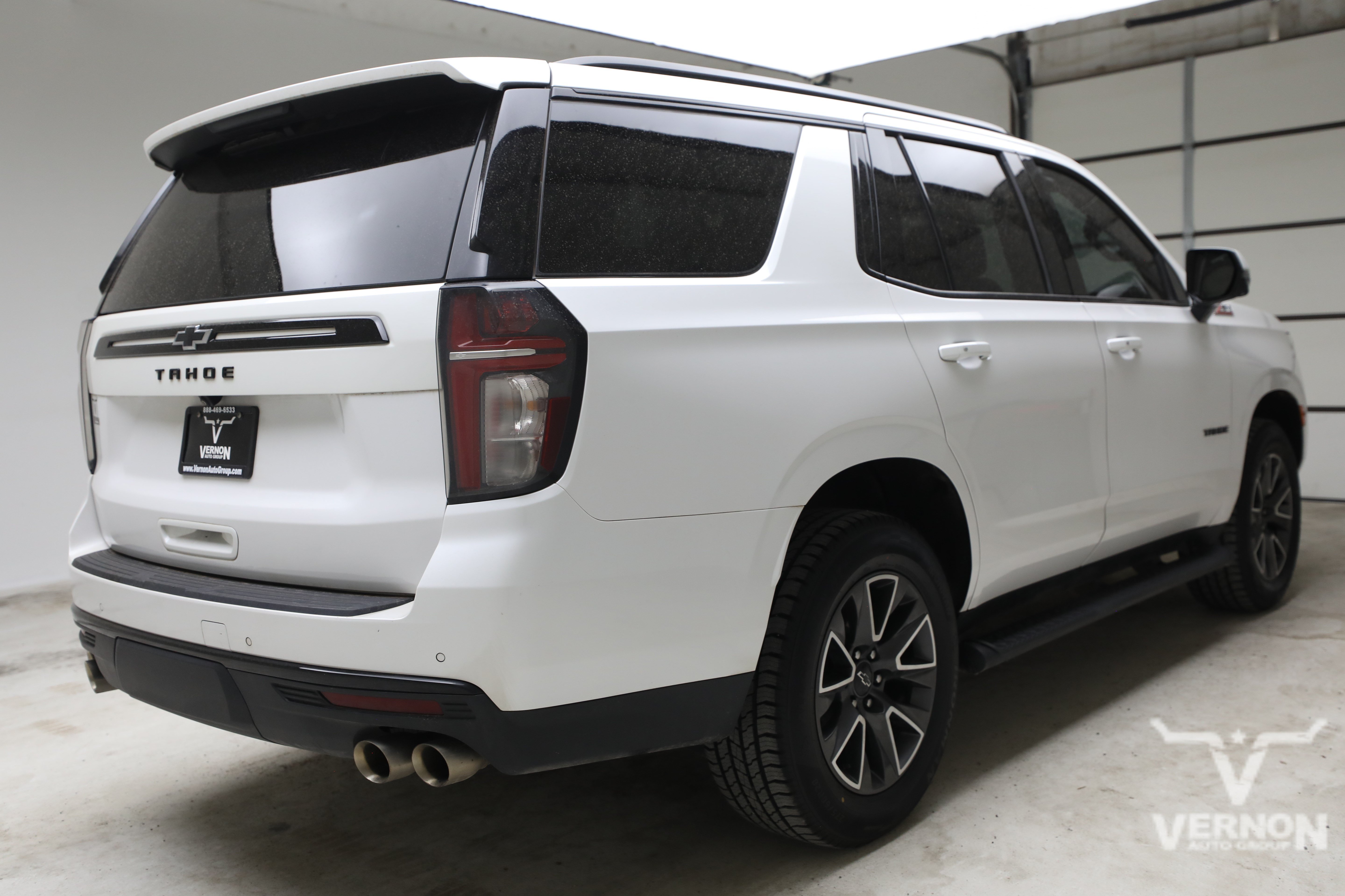 Used 2024 Iridescent Pearl Tricoat Chevrolet Y image 5