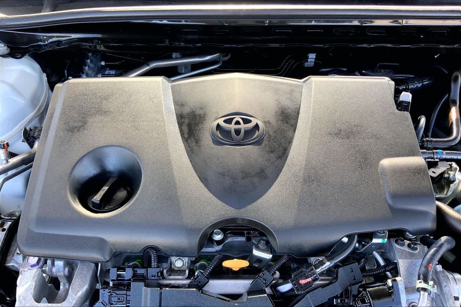 Used 2023 Ice Cap Toyota LE image 32