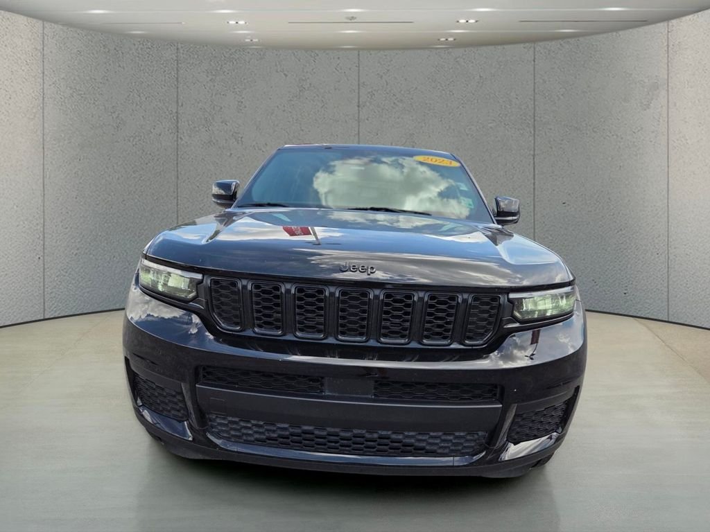 Used 2023 Black Jeep Altitude image 8