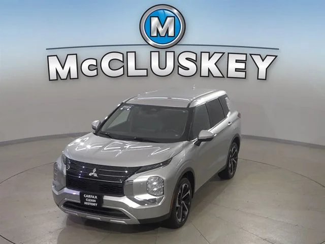 Used 2024 Silver Mitsubishi SE image 5