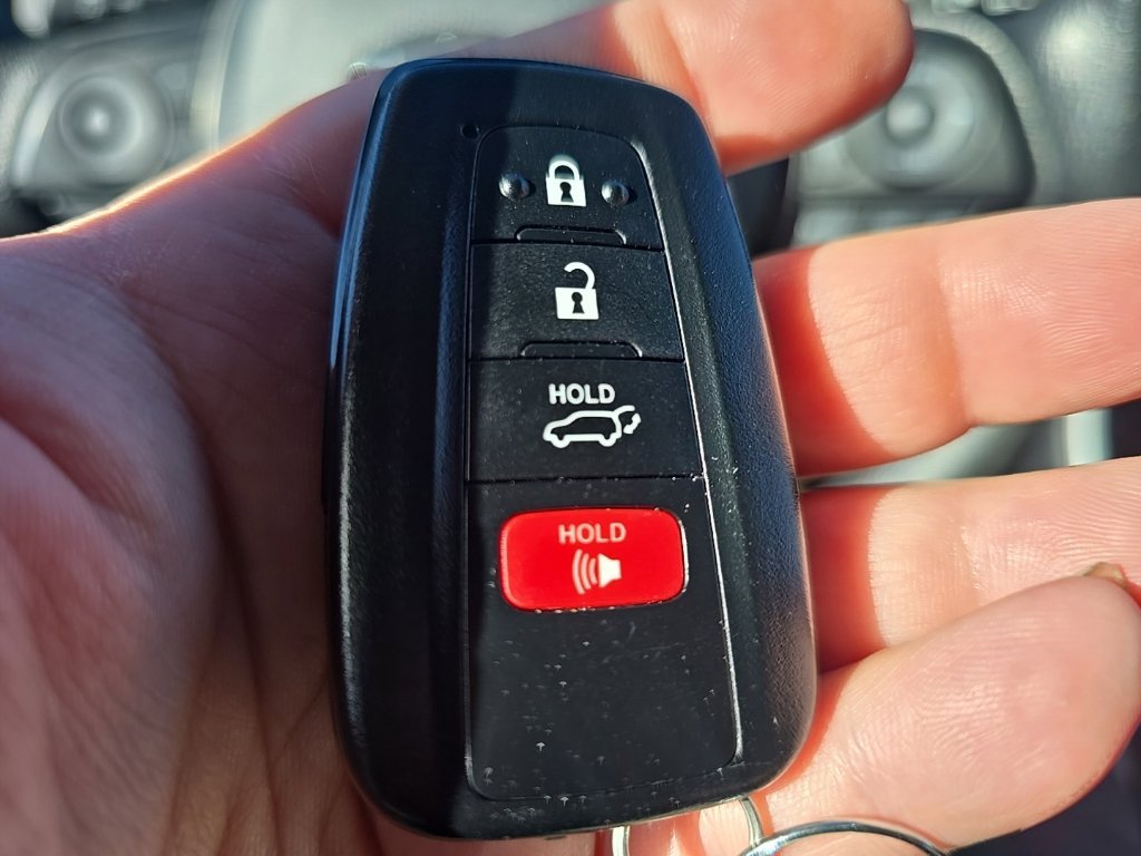 Used 2025  Toyota XLE image 20