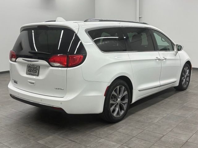 Used 2018 White Chrysler Limited image 2