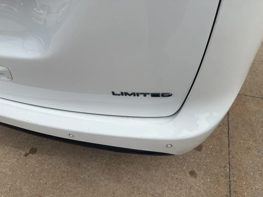 Used 2025 White Chrysler Limited image 36