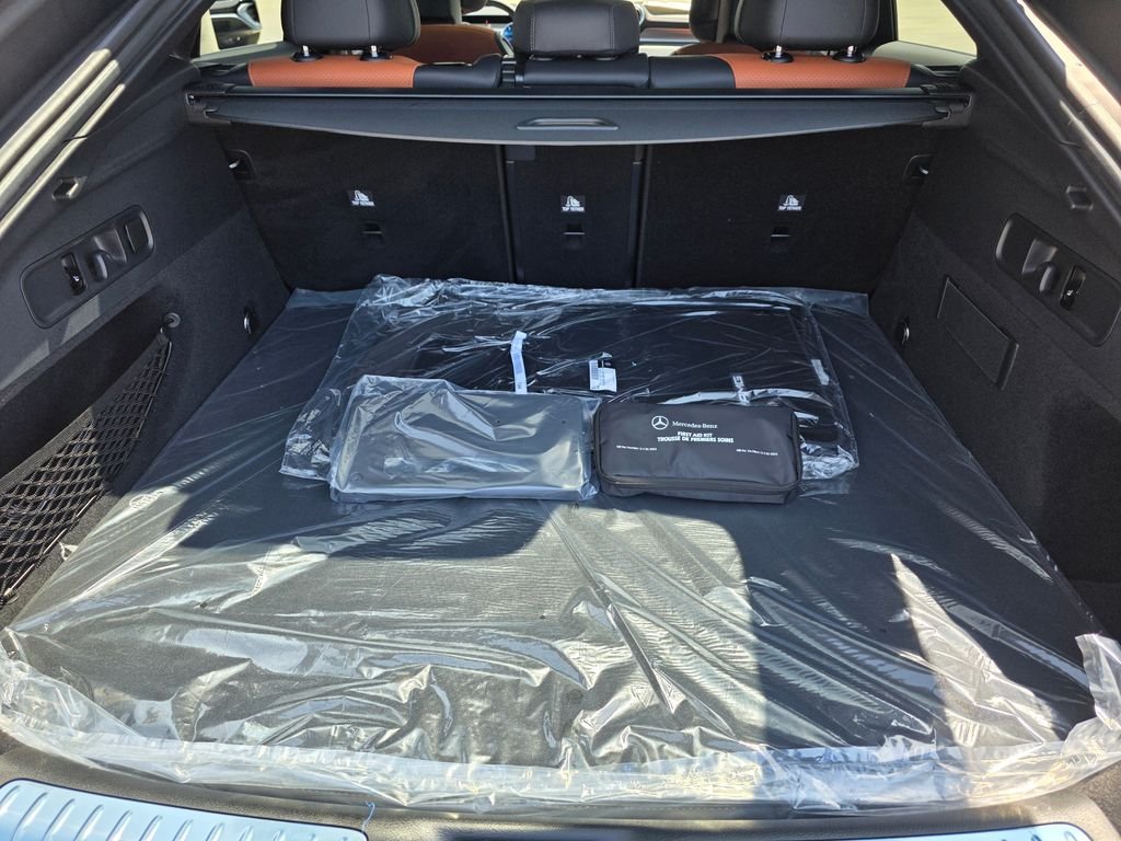 New 2027 Black Mercedes-Benz GLC 300 image 28