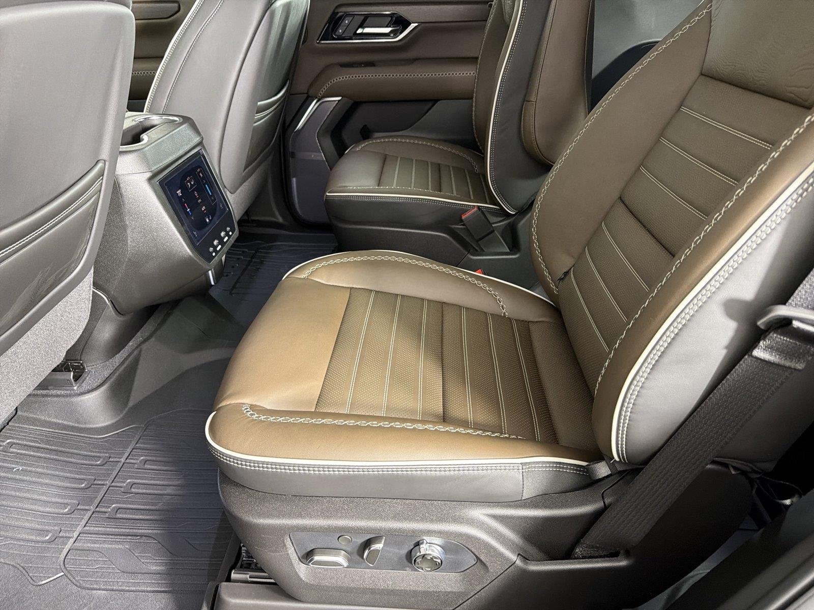 2027 GMC Yukon Denali Ultimate - Photo 21