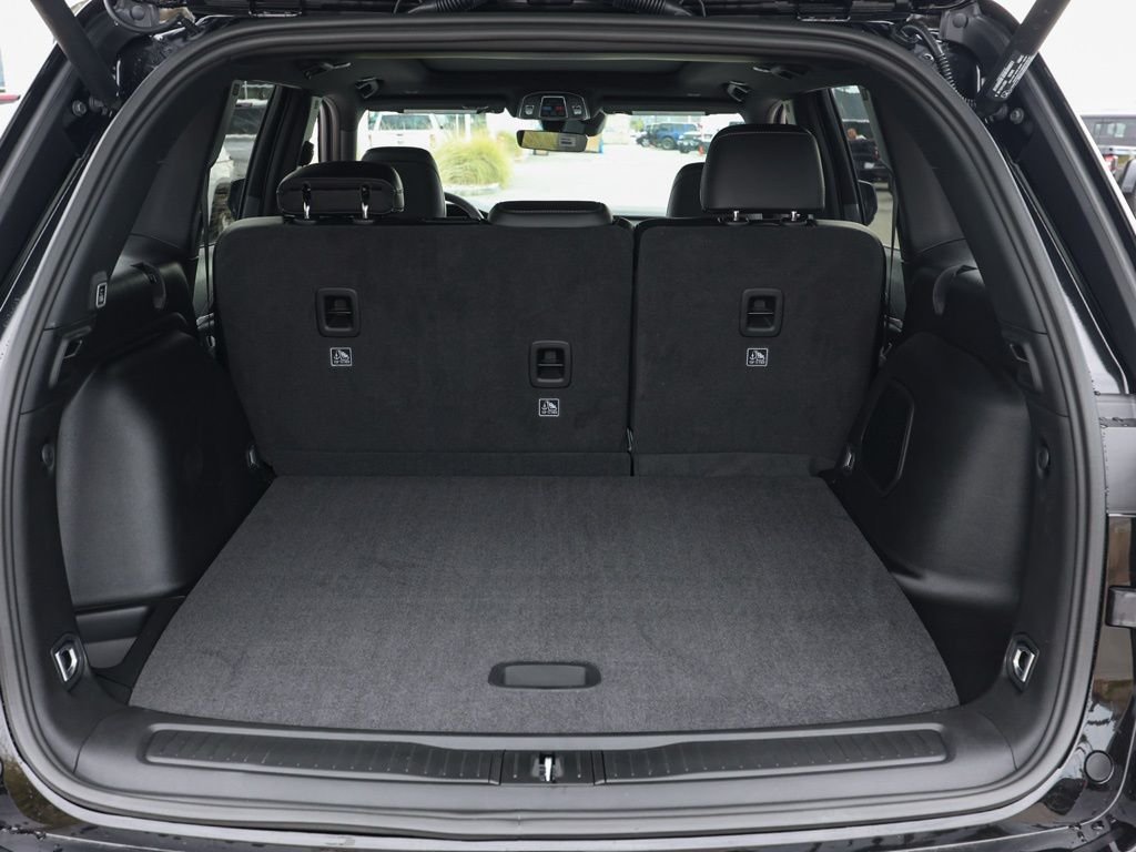 New 2026 Diamond Black Crystal Pearl-Coat Exterior Paint Jeep Limited image 15