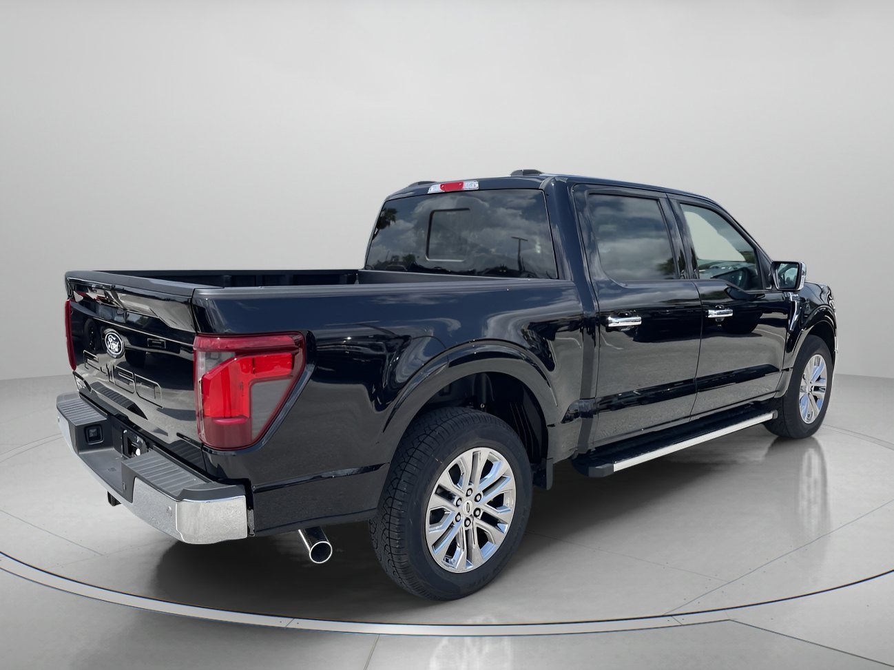 New 2026 Agate Black Metallic Ford XLT image 3