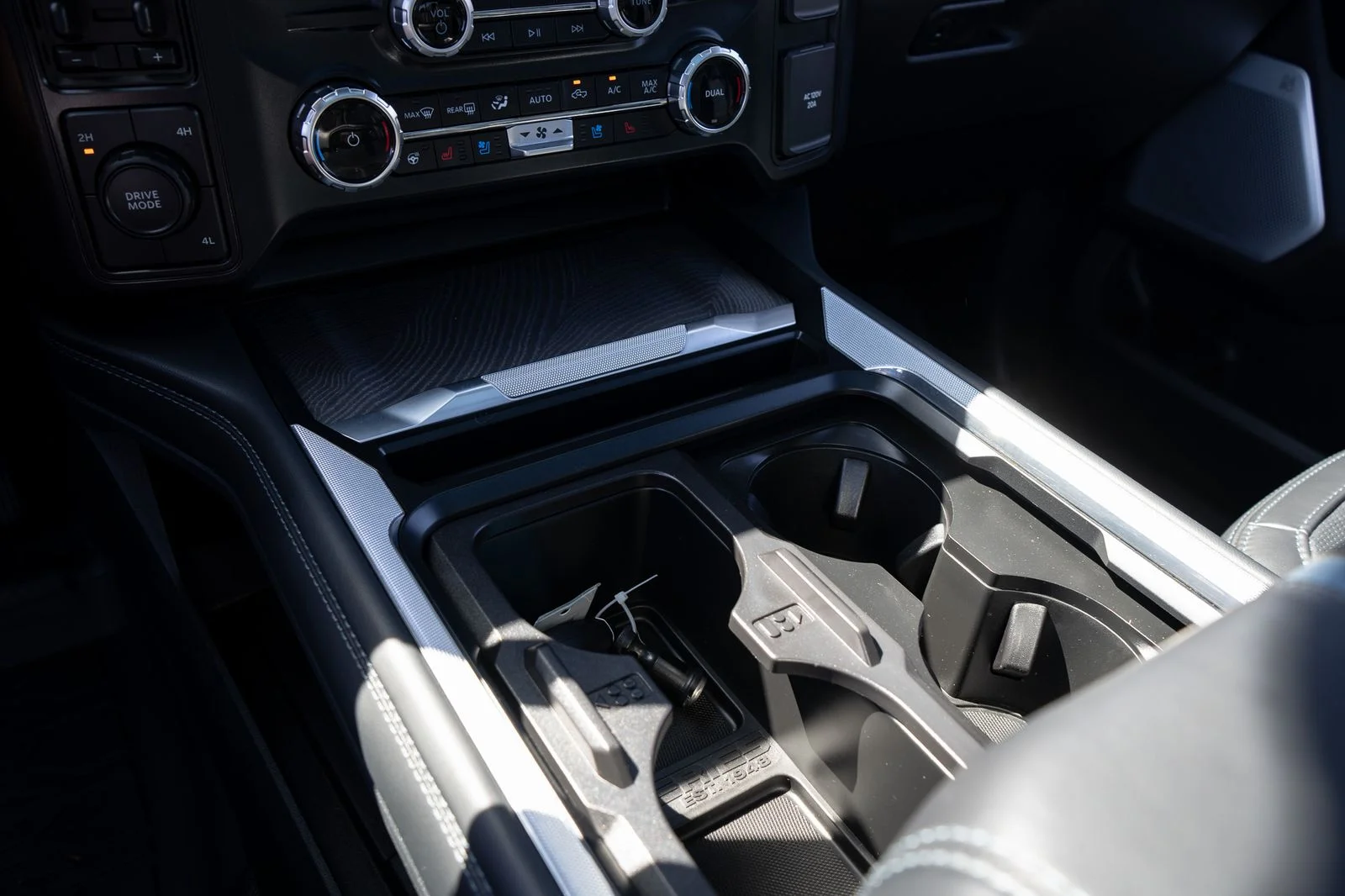 2025 Ford F-450 Super Duty Platinum - Photo 46