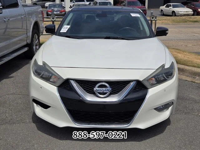 Used 2016 White Nissan Platinum image 9