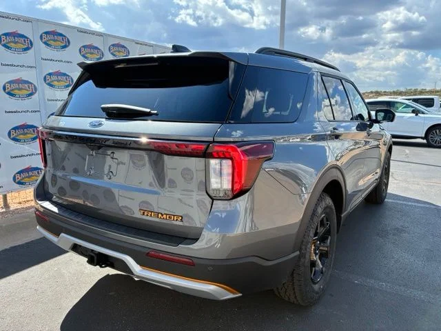 New 2026 Carbonized Gray Metallic Ford Tremor image 4