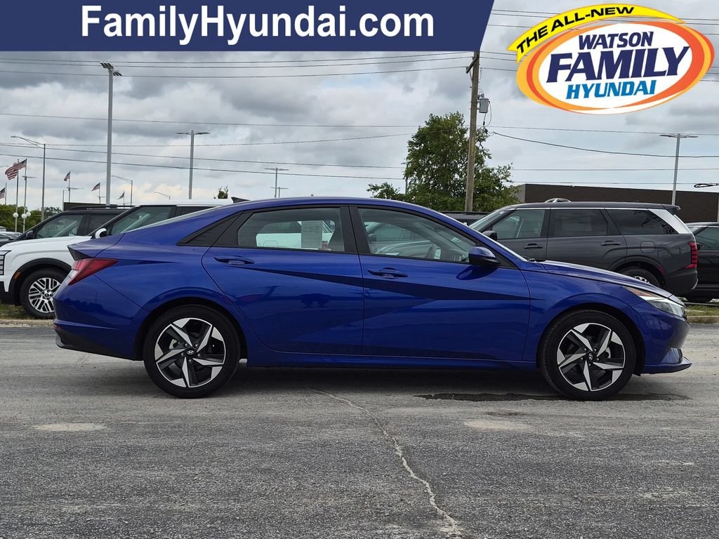 Certified Used 2023 Blue Hyundai SEL image 2