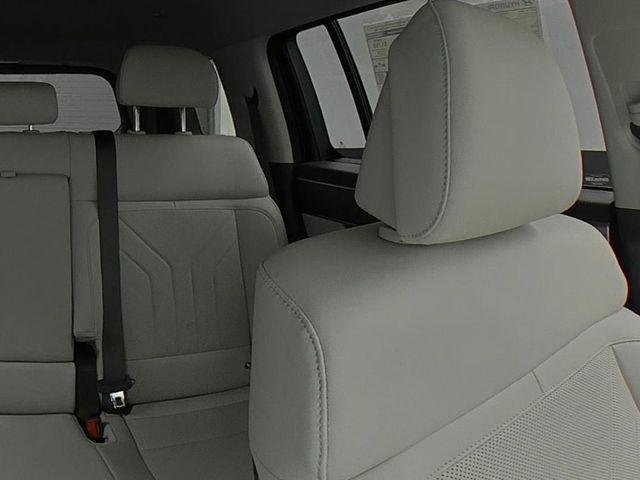 New 2027 Gray Hyundai SEL FWD image 39