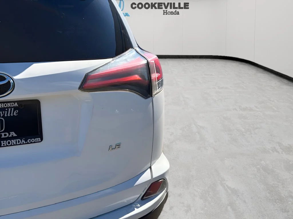 Used 2018 Super White Toyota LE image 7