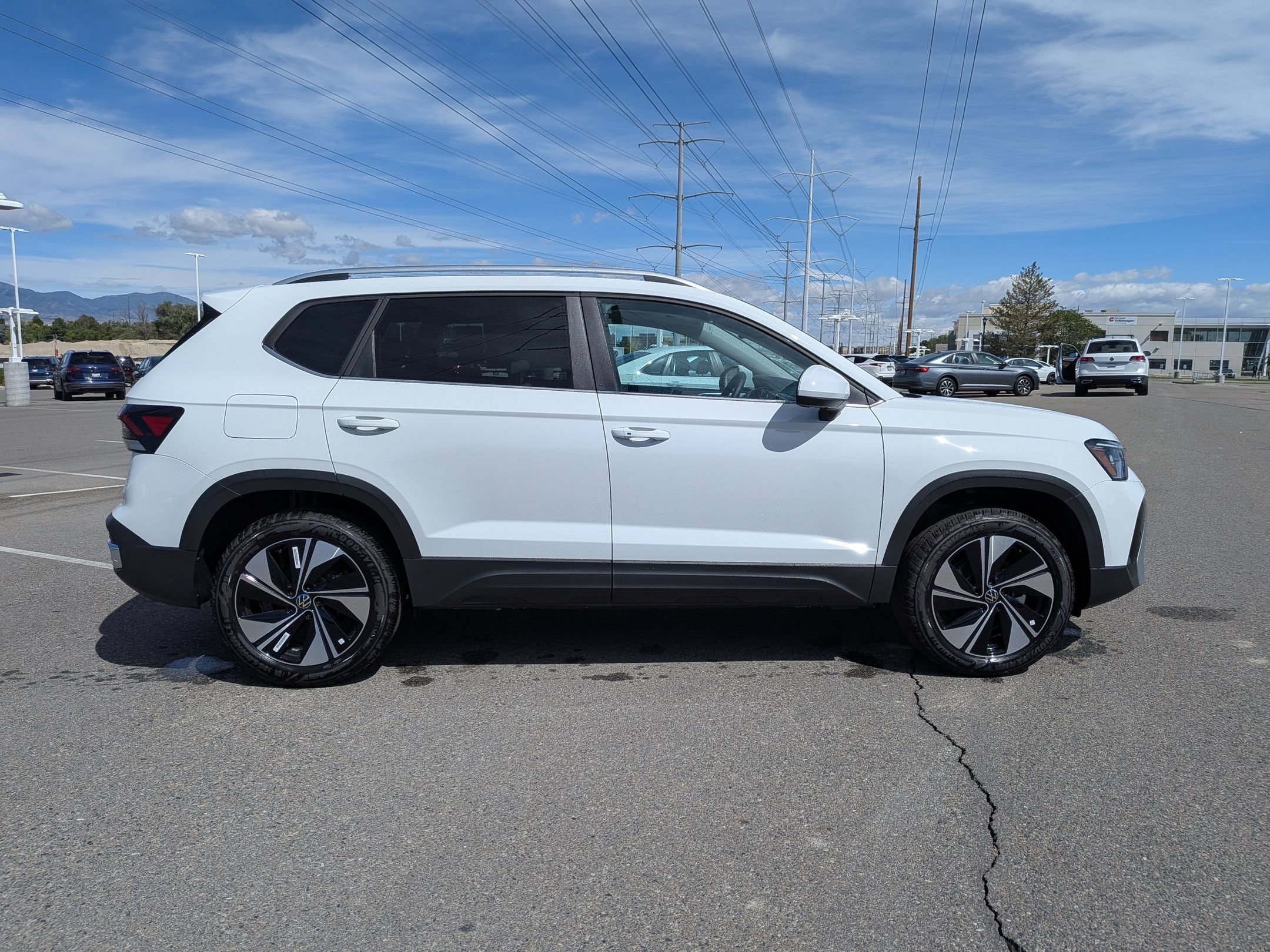New 2026 Pure White Volkswagen SE image 2