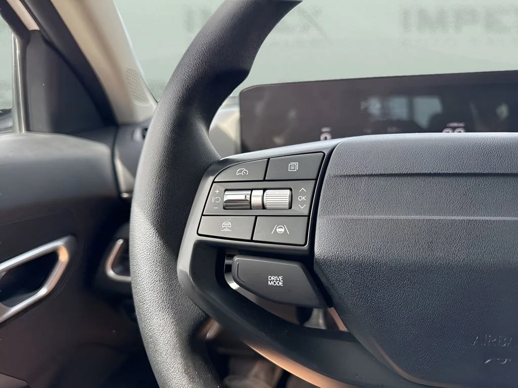 Used 2025 White Kia LXS image 13