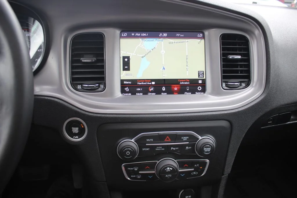 Used 2023 Red Dodge SXT image 4