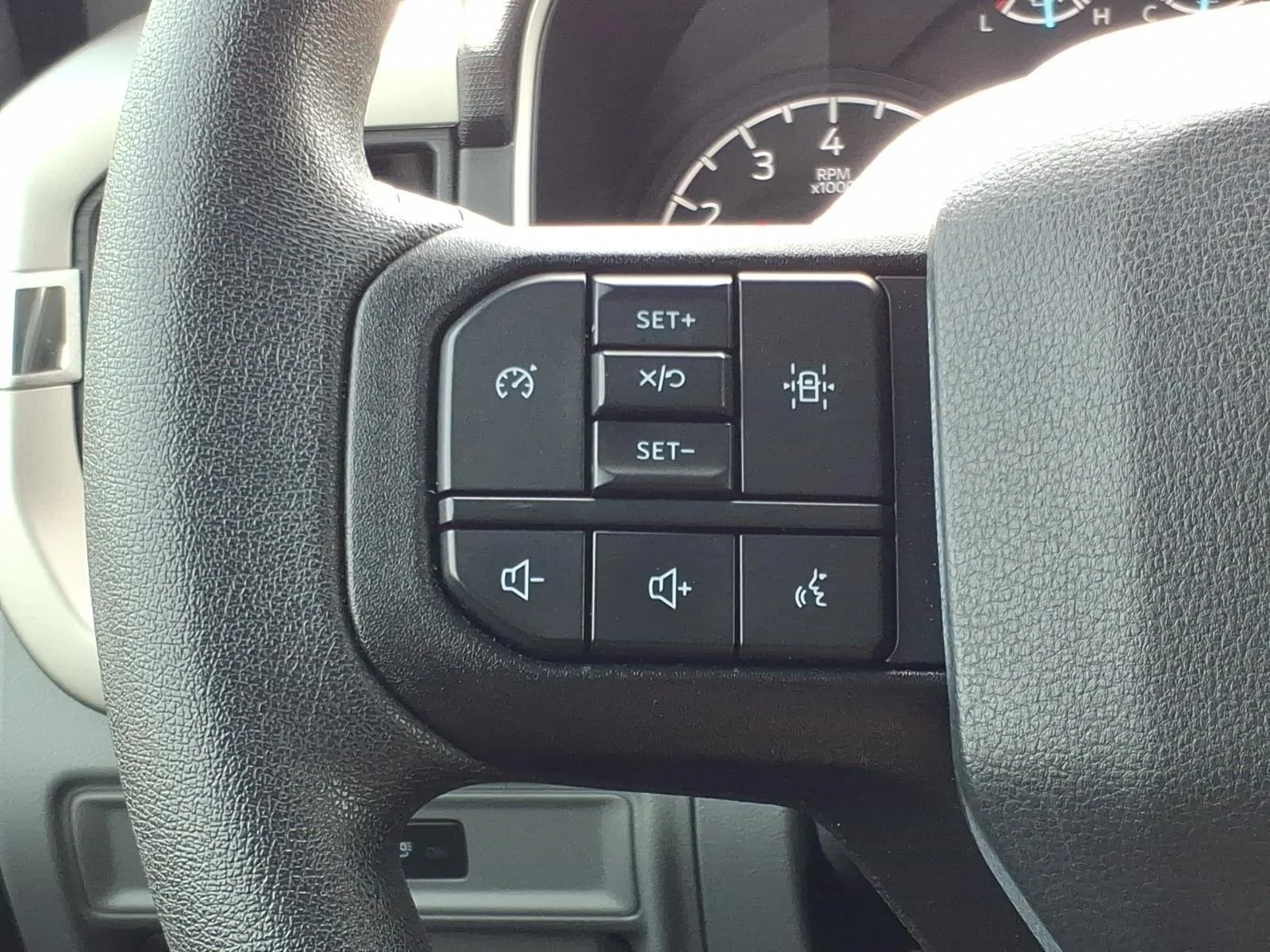 Used 2022 Oxford White Ford XLT image 25