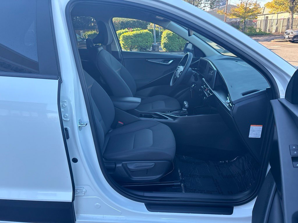 Used 2025 Snow White Pearl Kia LX image 24