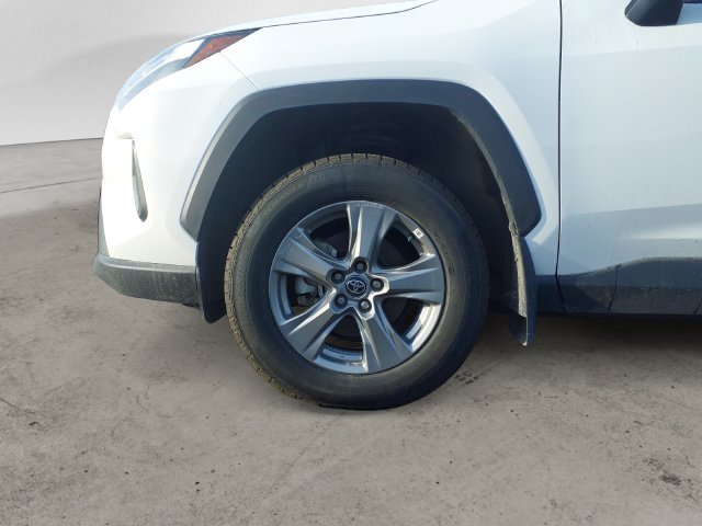 Used 2025 White Toyota XLE image 9