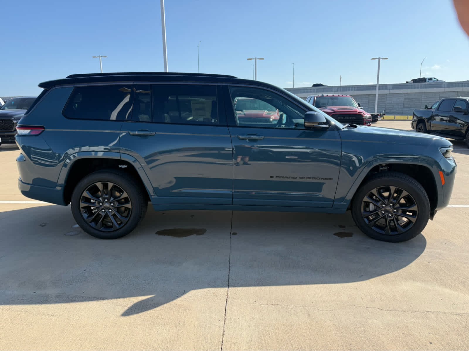New 2026 Steel Blue Exterior Paint Jeep Limited Reserve image 5