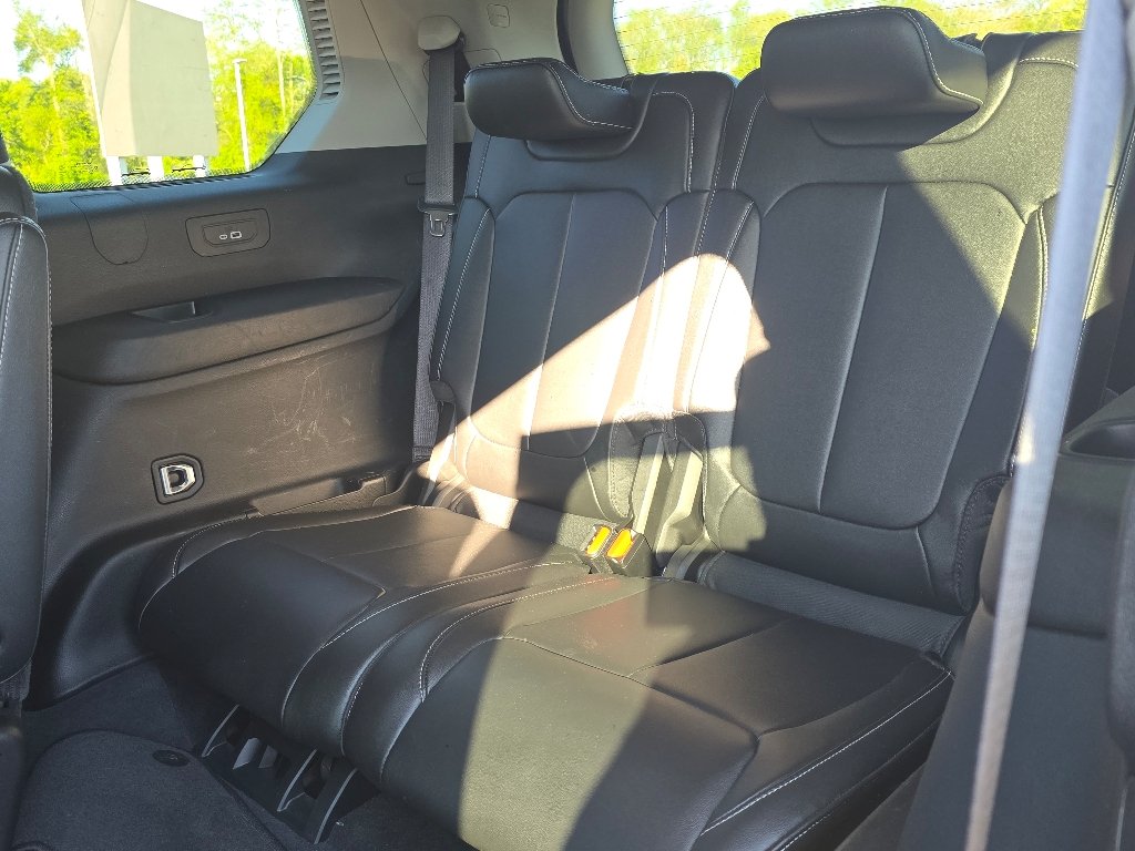 Used 2023 Silver Zynith Clear Coat Jeep Limited image 28
