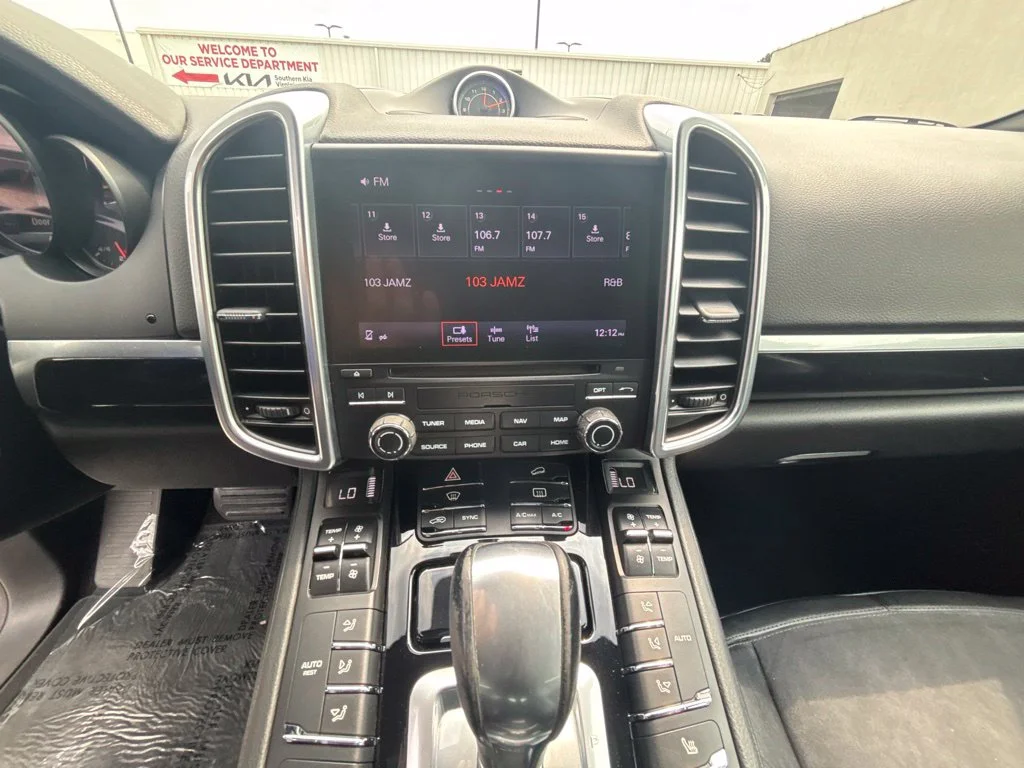 Used 2018  Porsche  image 13