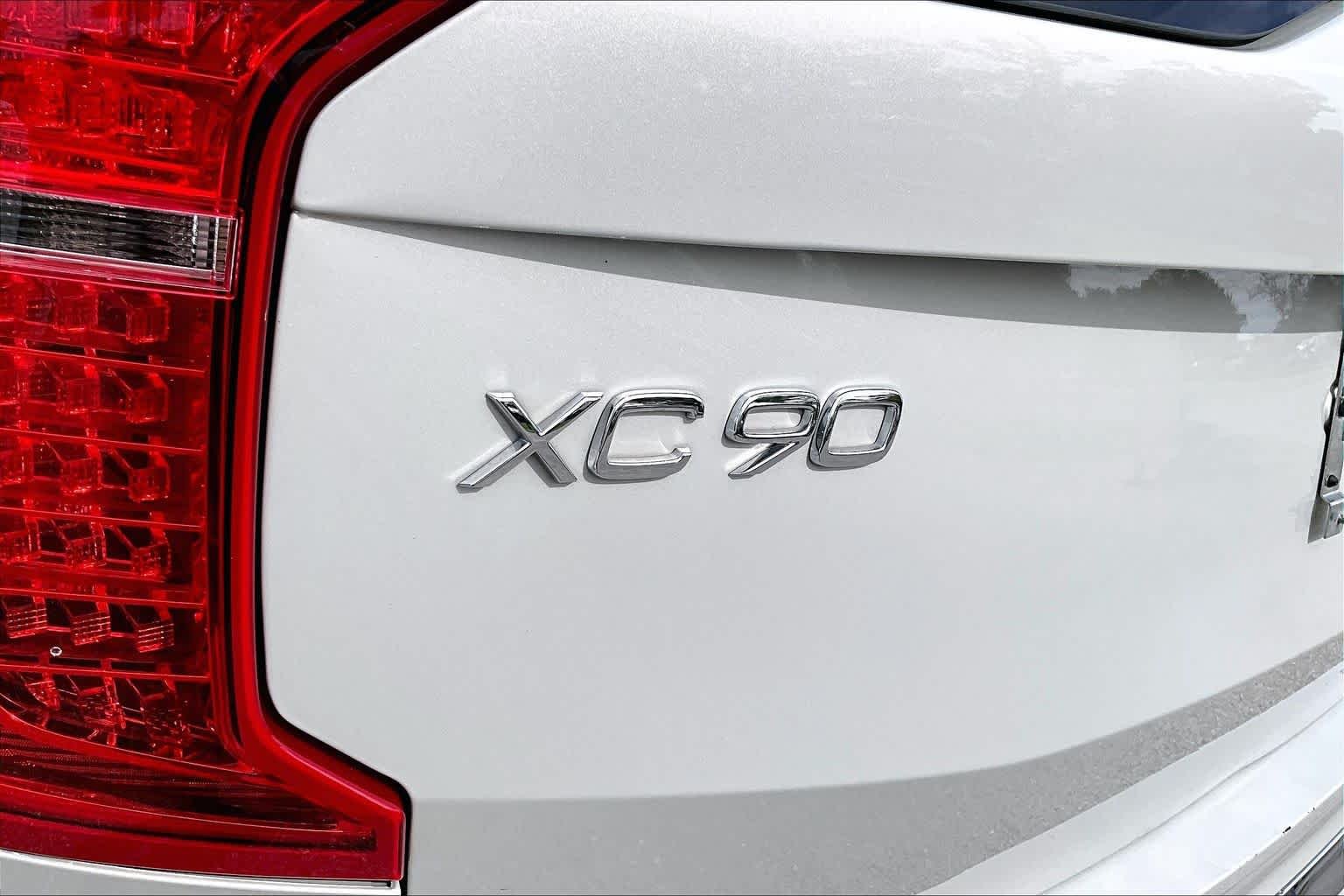 Used 2022 GOLD Volvo Inscription image 10