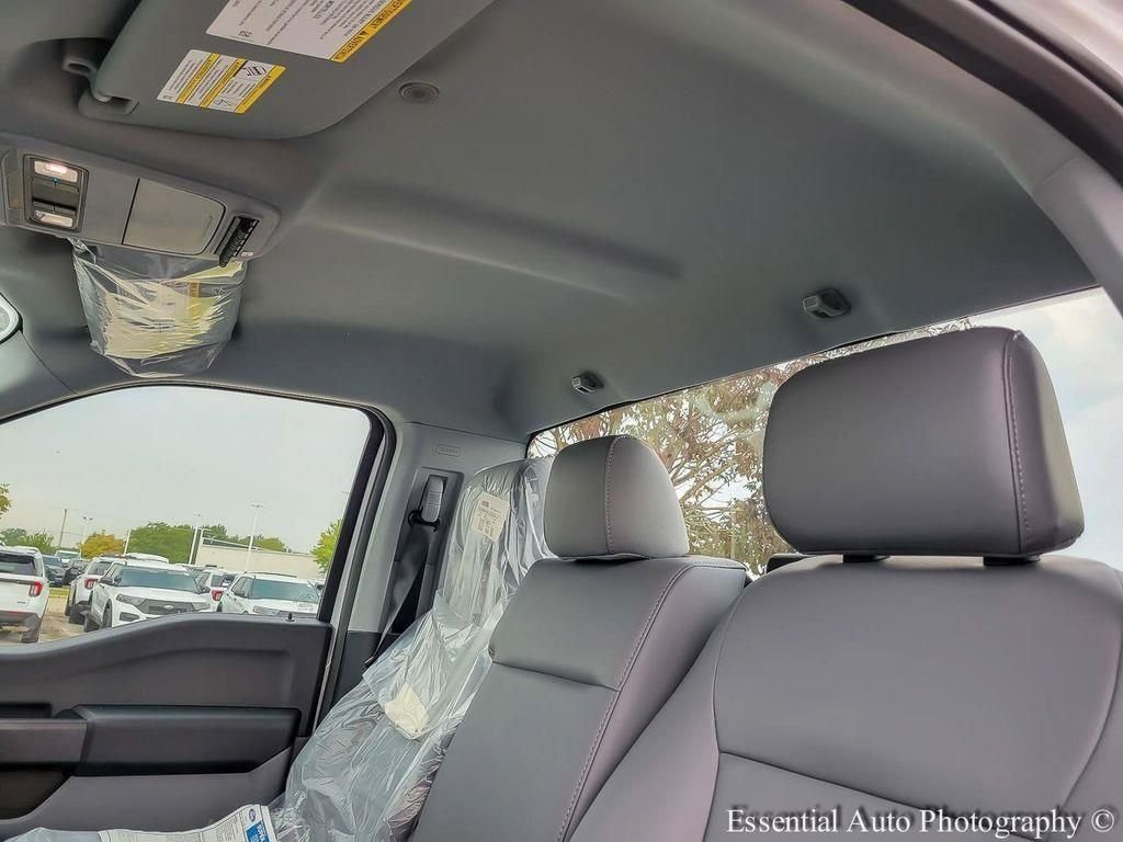 New 2025 Oxford White Ford F-450® XL image 11