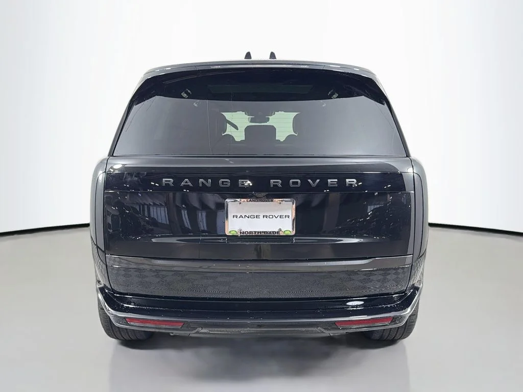 New 2026 Santorini Black Land Rover SE image 6