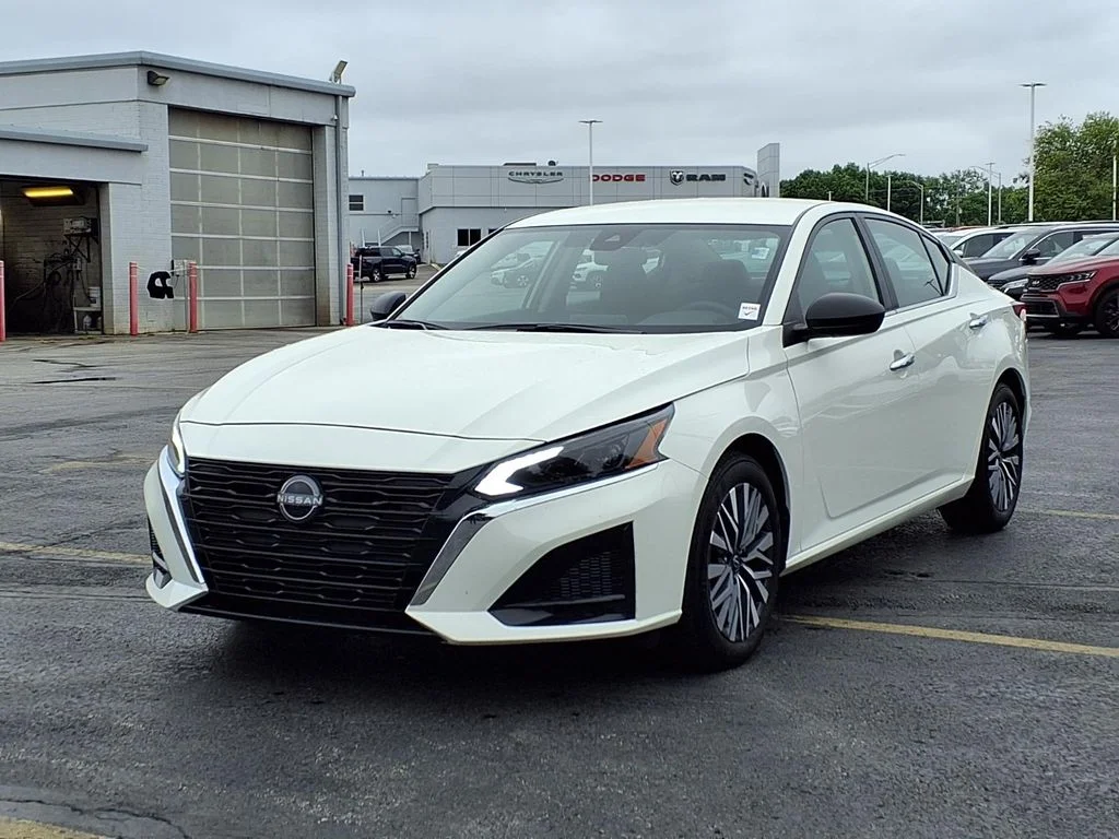 Certified 2025 Nissan Altima SV with VIN 1N4BL4DV8SN400168 for sale in Kansas City