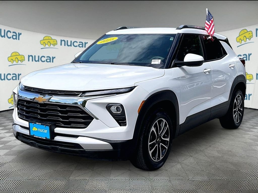 Used 2025 White Chevrolet LT image 3