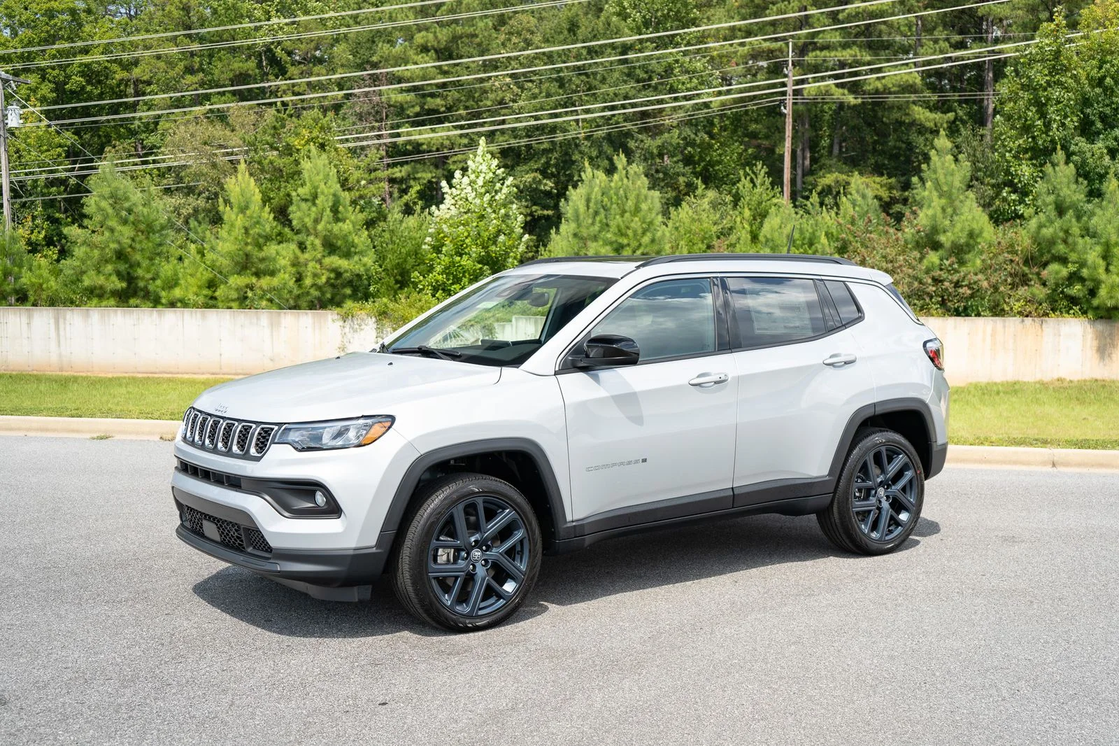 New 2026 Silver Zynith Metallic Clearcoat Jeep  image 3