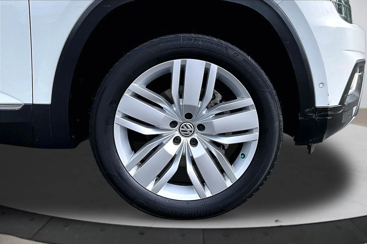Certified Used 2019 White Volkswagen SEL Premium image 35