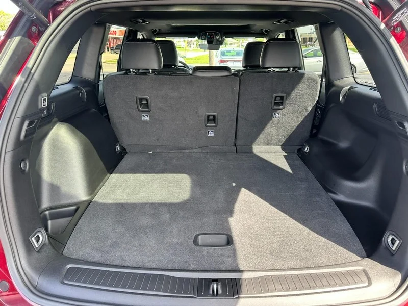Used 2025 Velvet Red Pearlcoat Jeep Altitude X image 5
