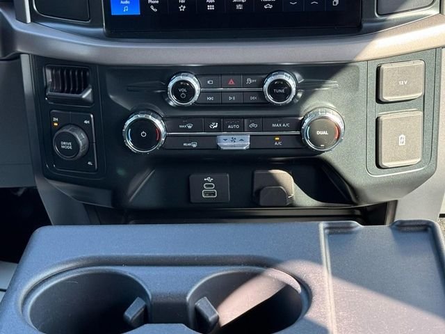 Used 2025 Oxford White Ford XLT image 14