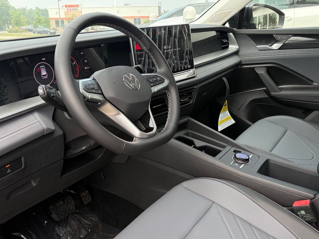 New 2026 Deep Black Pearl Volkswagen 2.0T SE image 10