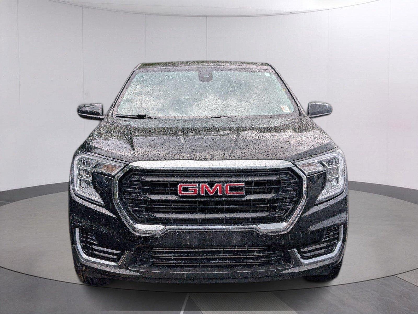 Used 2024 Ebony Twilight Metallic GMC SLE image 8