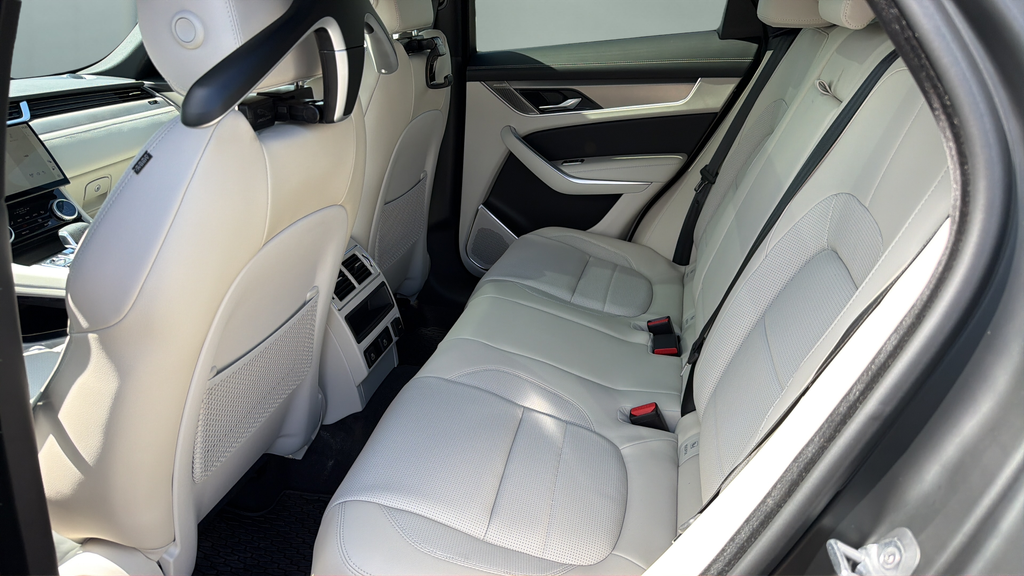 2026 Jaguar F-Pace R-Dynamic S - Photo 15