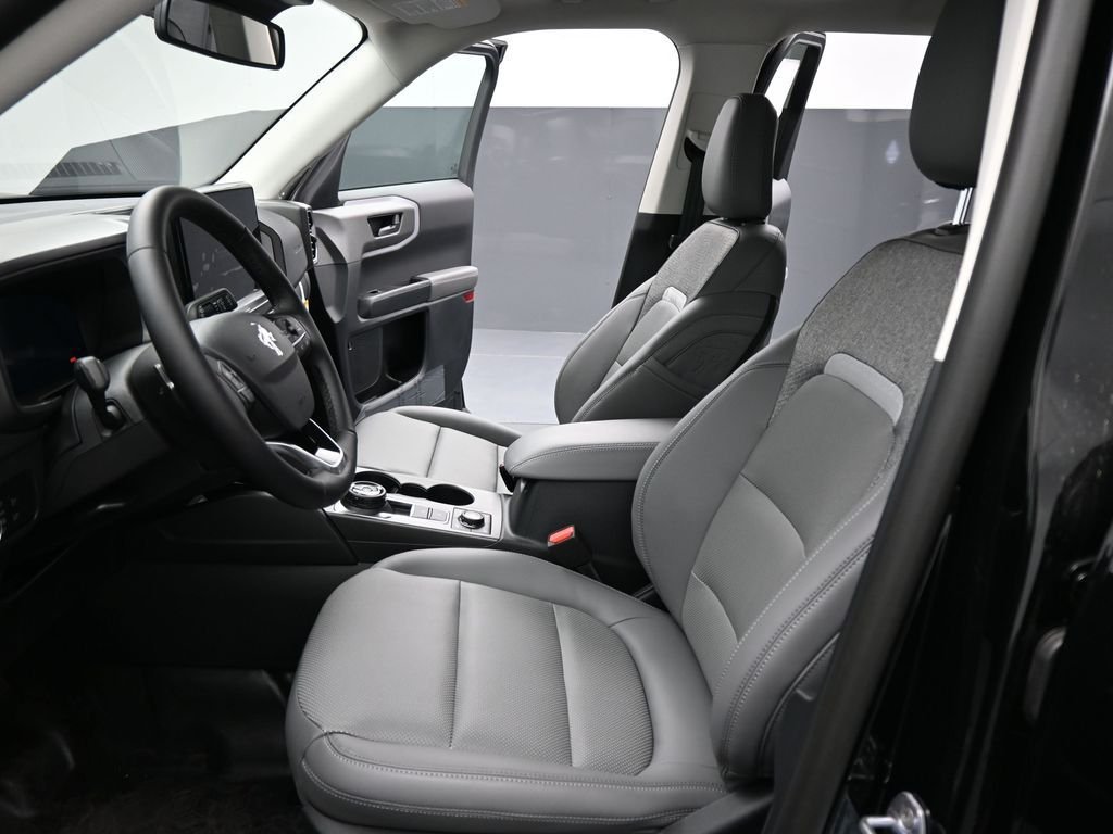 New 2025 Shadow Black Ford Badlands image 9