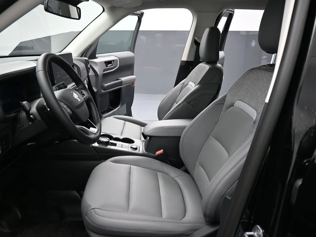 New 2025 Black Ford Badlands image 9