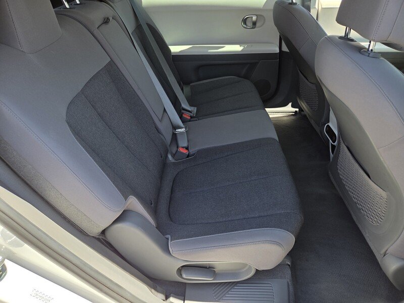 Used 2023 White HYUNDAI SE RWD image 15