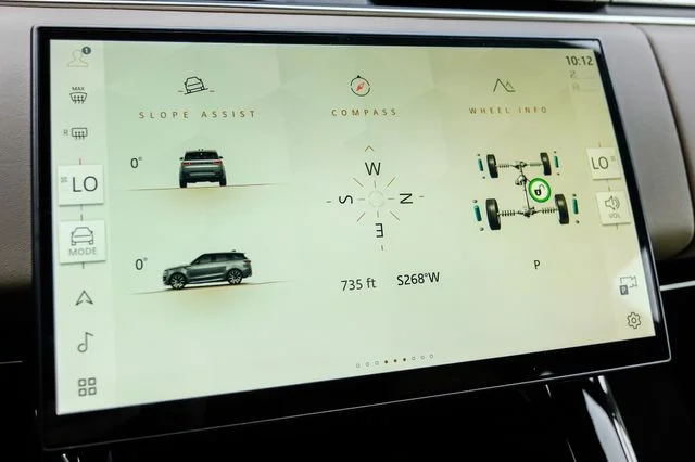 New 2026  Land Rover SE image 36